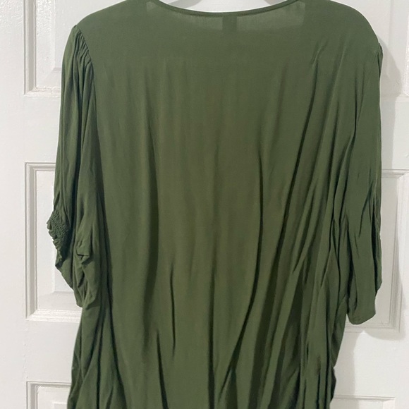 Olive green sweetheart neckline shirt with ruching on the sleeves - Picture 2 of 3